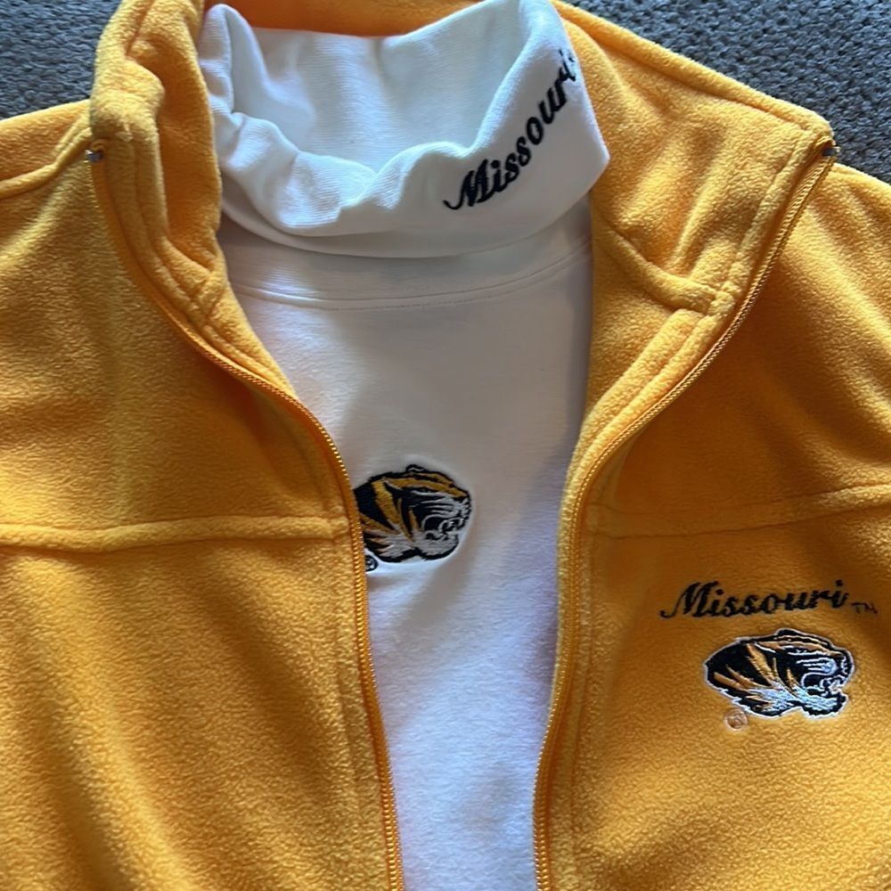 New Mizzou 2 piece vest/turtleneck - Picture 2 of 11